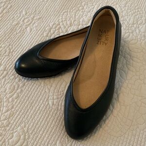 NATURALIZER Vivienne Black Leather Ballet Flats
